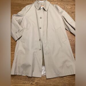 Vintage Misty Harbor men’s trench coat. Camel tan. Fully Lined. Size 44